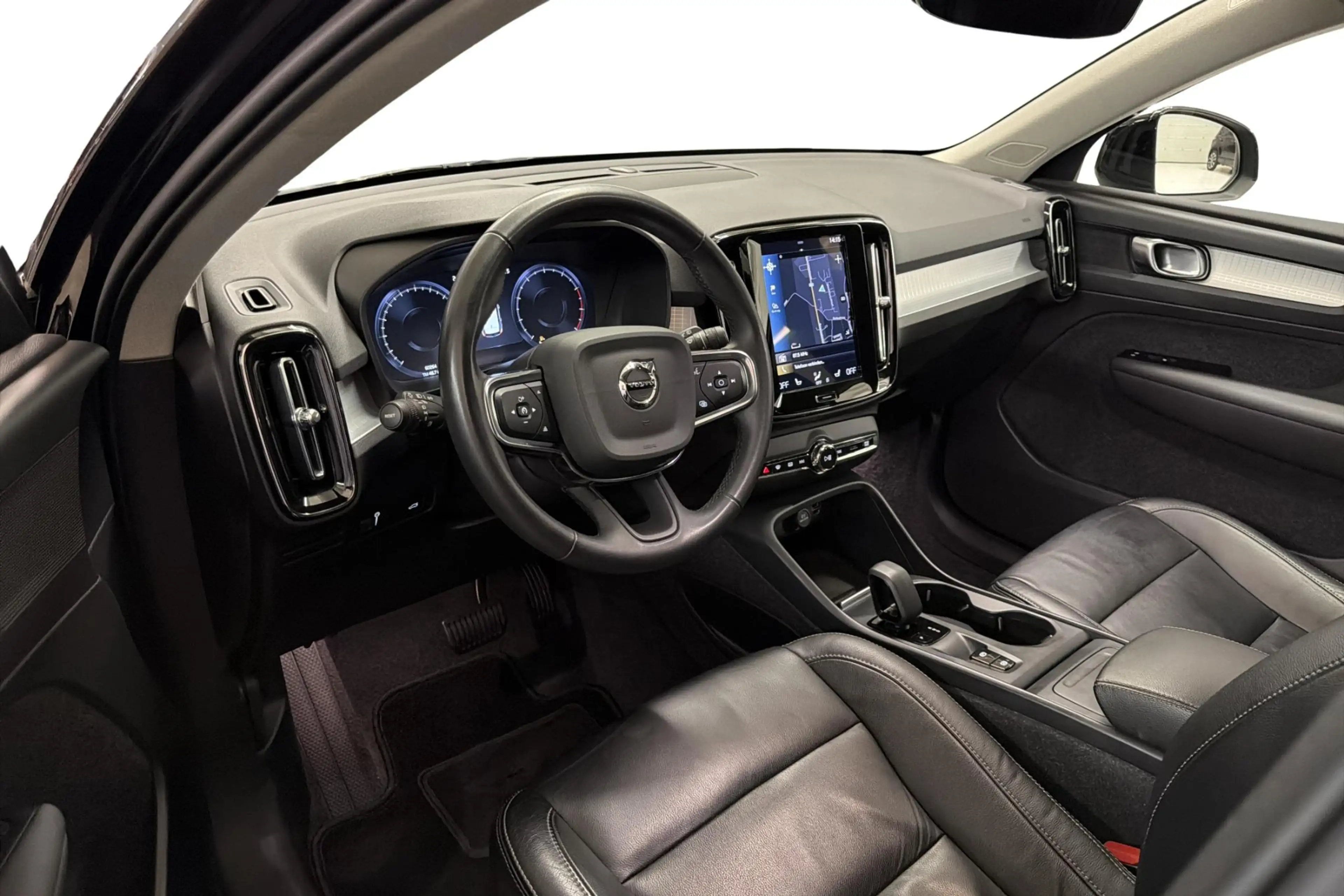 Volvo XC40 B4 Momentum Pro DCT — photo 11