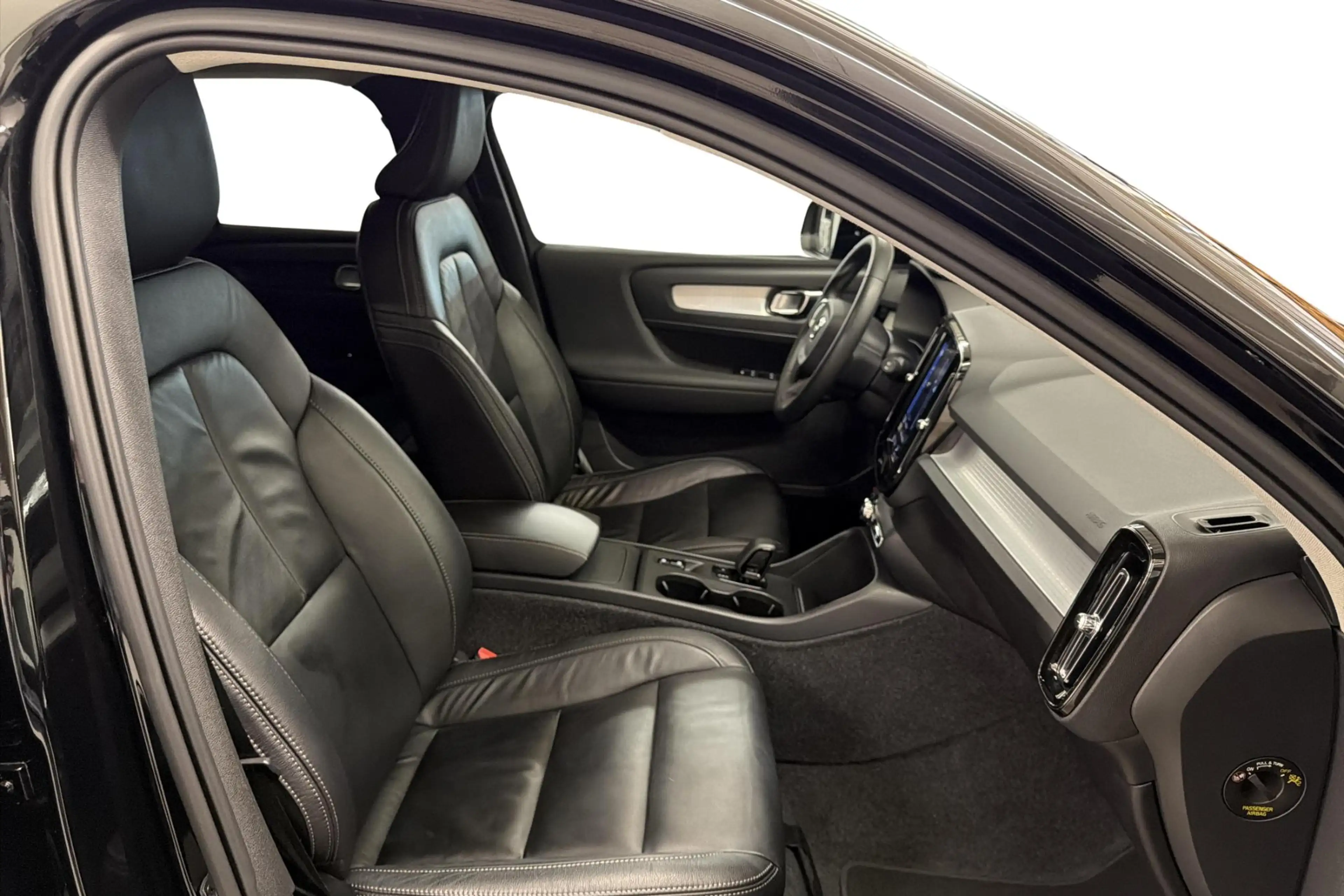 Volvo XC40 B4 Momentum Pro DCT — photo 6