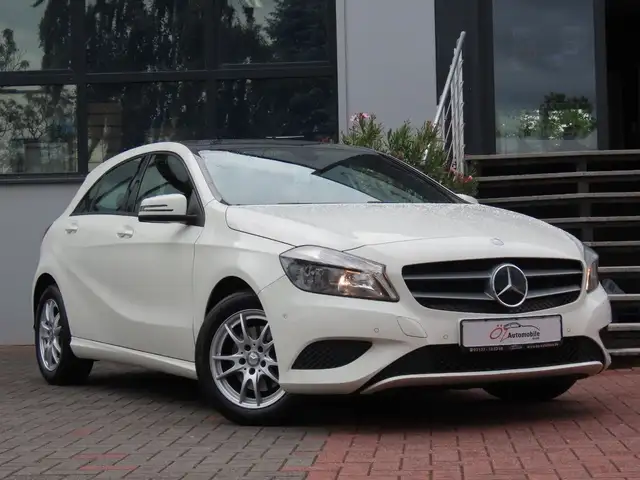 Mercedes-Benz A 180 Panorama PDC Sitzheizung Navigation