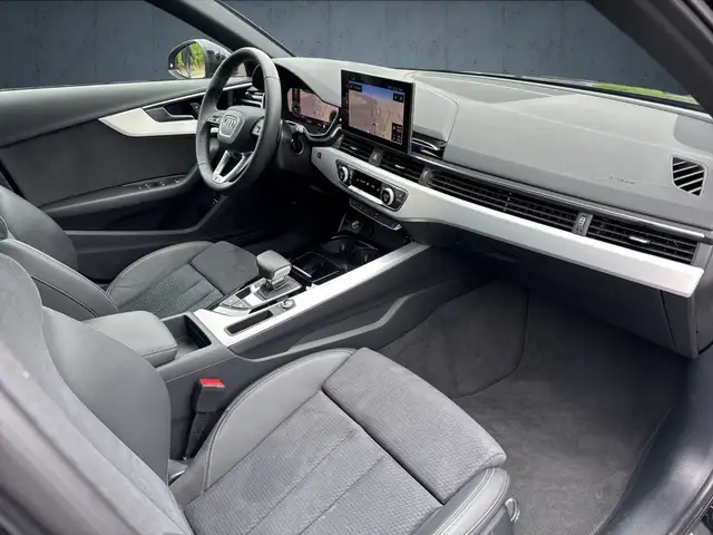 Audi A4 view 14