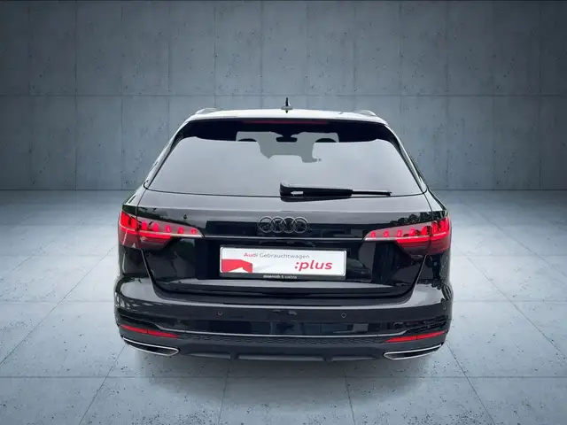 Audi A4 view 4