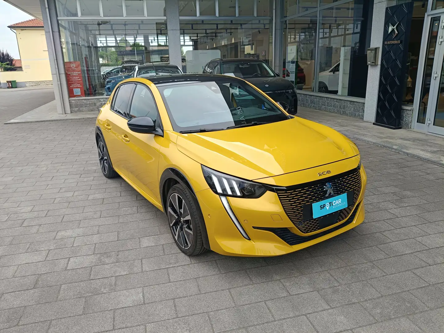 Peugeot 208 Elettrica 136cv 51kWh GT Usato Garantito Giallo - 1