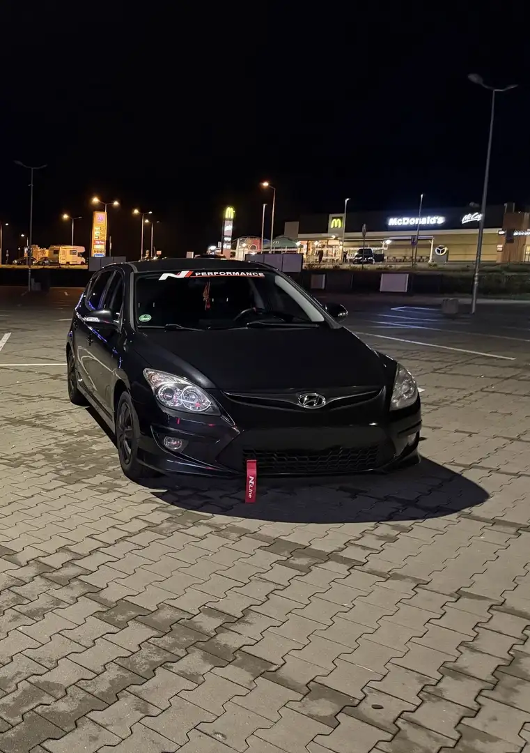Hyundai i30 1.6 CRDi FIFA WM Edition Schwarz - 2
