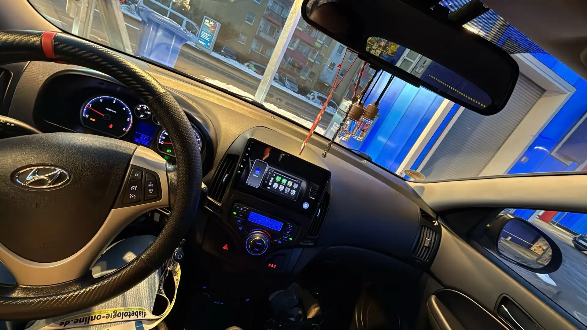 Hyundai i30 1.6 CRDi FIFA WM Edition Schwarz - 1