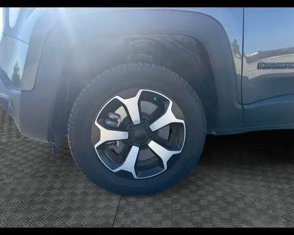 Jeep Renegade view 14