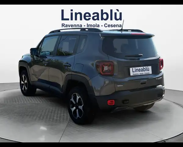 Jeep Renegade view 3