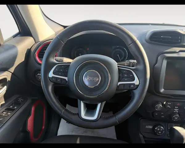 Jeep Renegade view 12