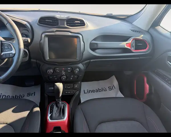 Jeep Renegade view 11