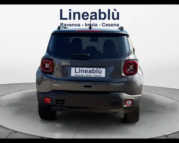 Jeep Renegade view 4