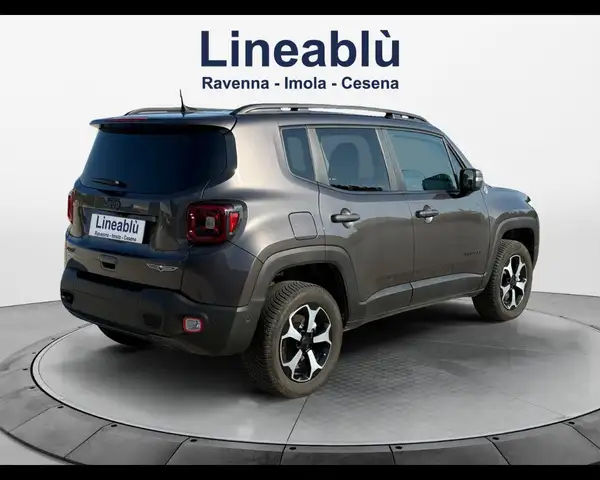Jeep Renegade view 5