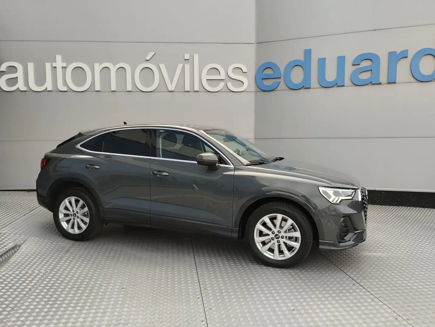 Audi Q3 Sportback 45 TFSIe Advanced S-tronic Grau - 1