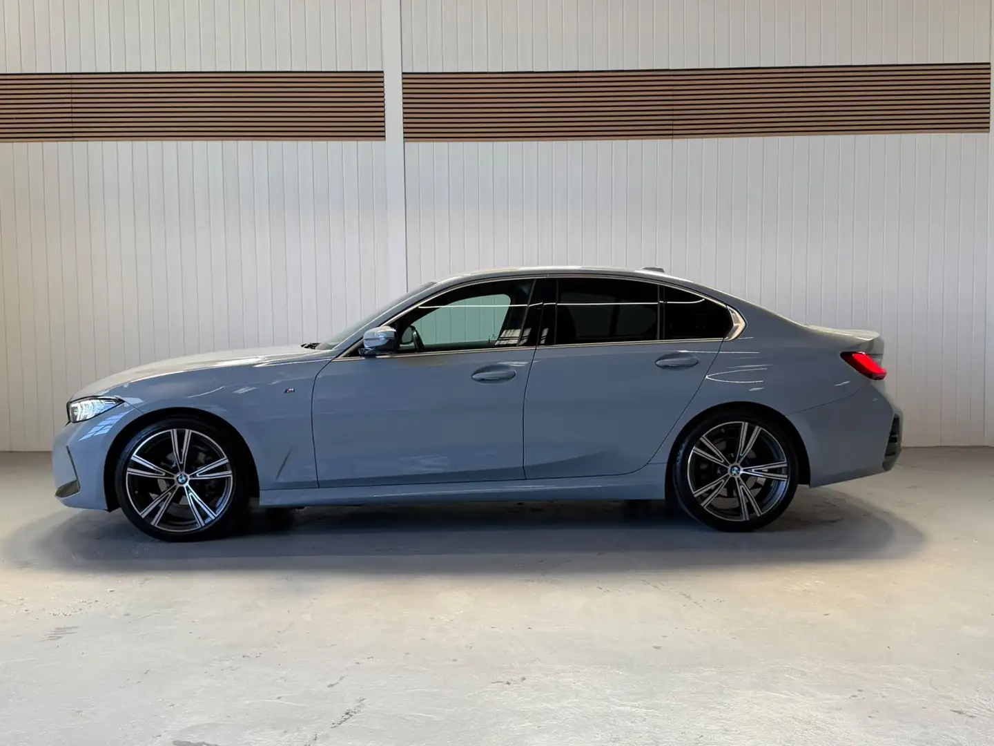 BMW 318 BMW 318d M Paket | ab großem Service - 2