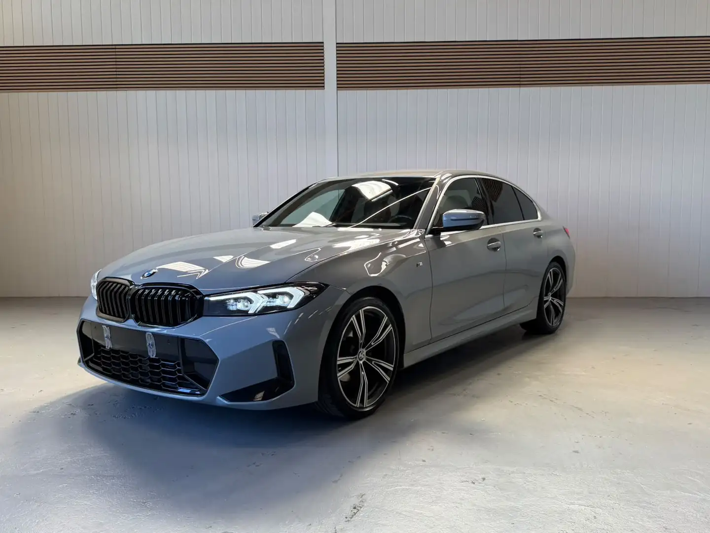 BMW 318 BMW 318d M Paket | ab großem Service - 1