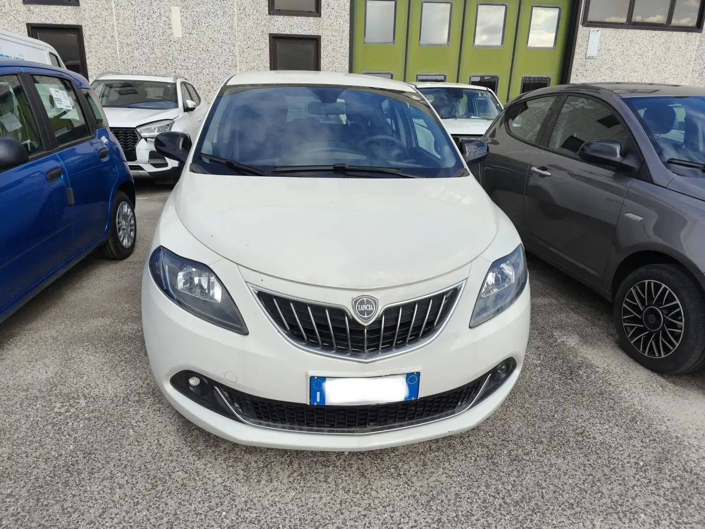 Lancia Ypsilon 1.0 FireFly 5 porte S&S Hybrid Platino Bianco - 2
