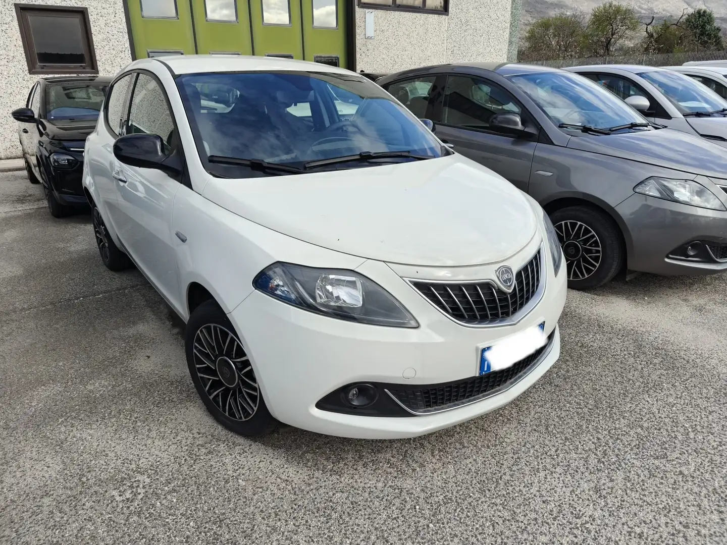 Lancia Ypsilon 1.0 FireFly 5 porte S&S Hybrid Platino Bianco - 1