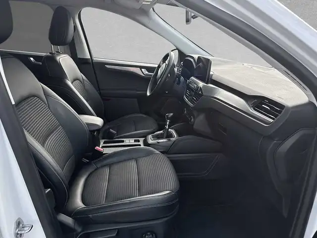 Ford Kuga view 3