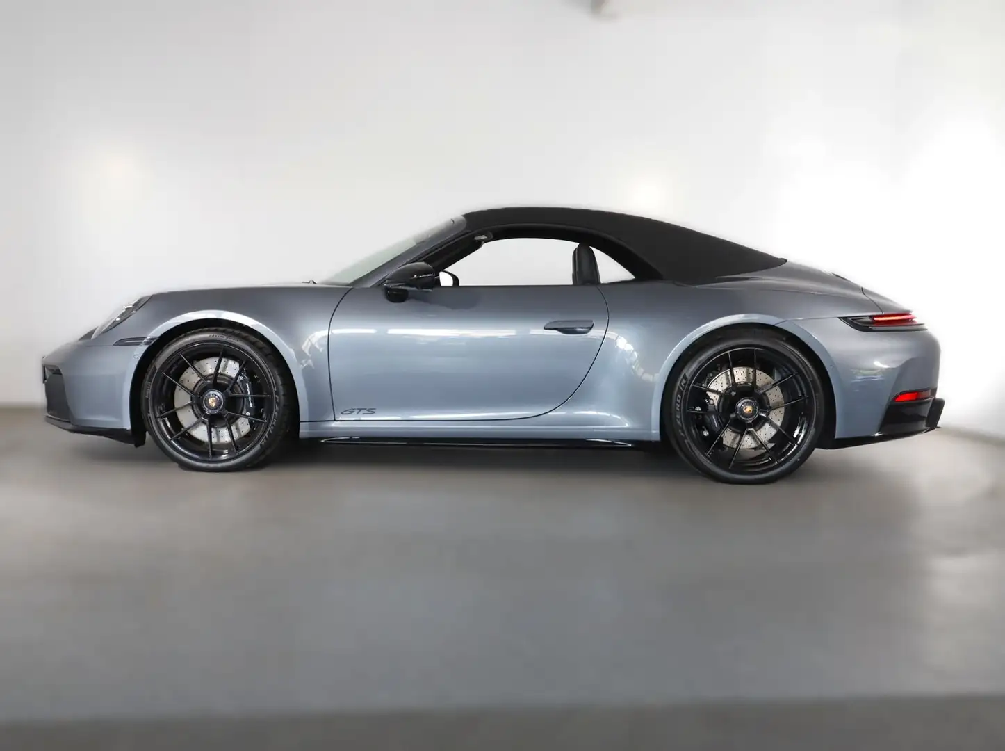 Porsche 911 Carrera 4 GTS Cabriolet Grün - 2