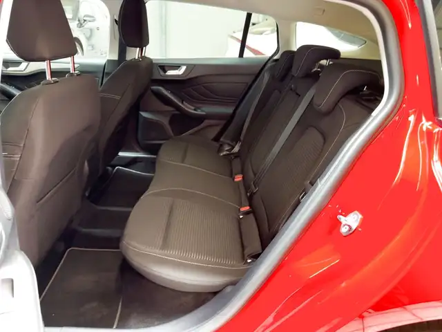 Ford Focus view 15