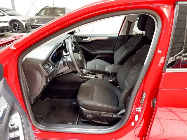 Ford Focus view 8