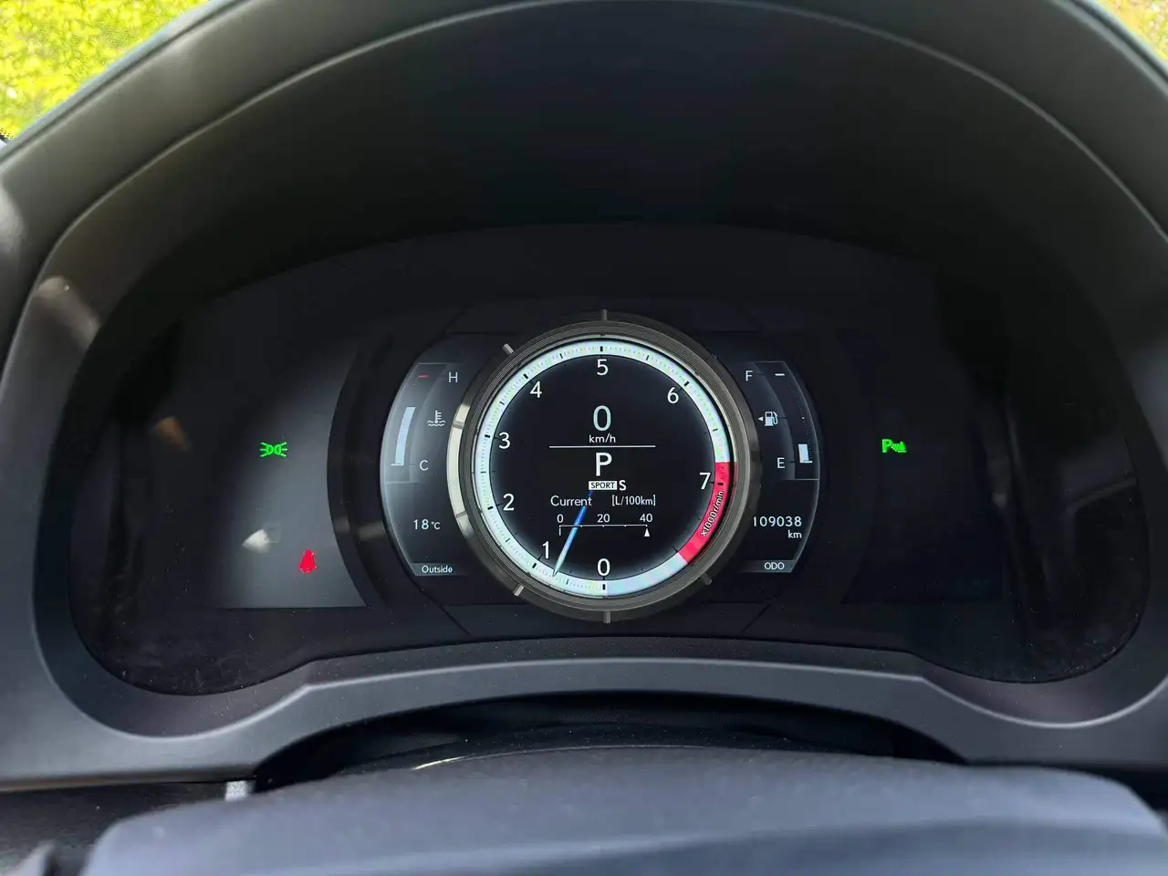 Lexus IS снимка Lexus IS
