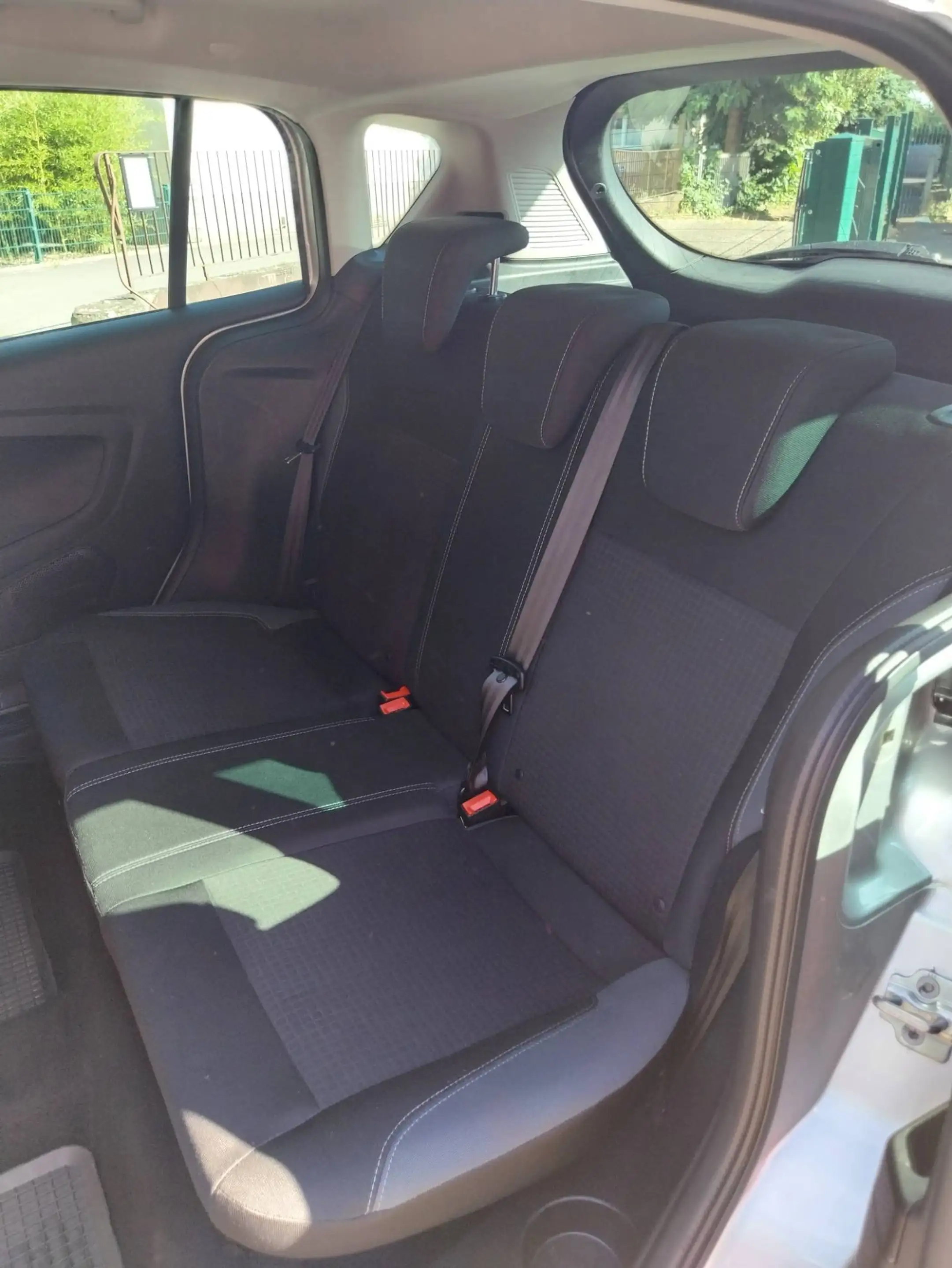 Ford B-Max Sync Edition — photo 12