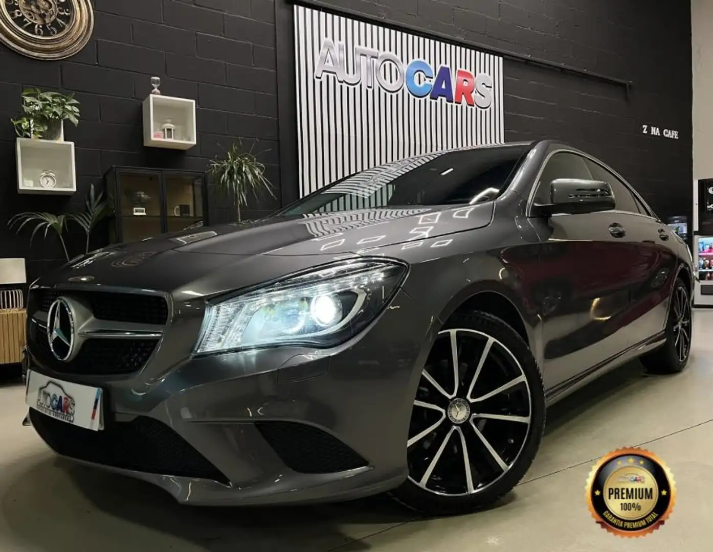 Mercedes-Benz CLA 200 200d Gris - 1