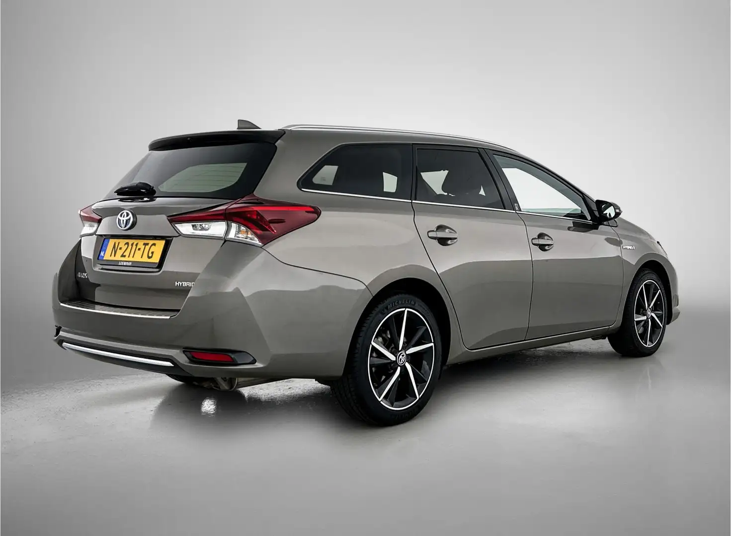 Toyota Auris Touring Sports 1.8 Hybrid Dynamic Ultimate Gris - 2