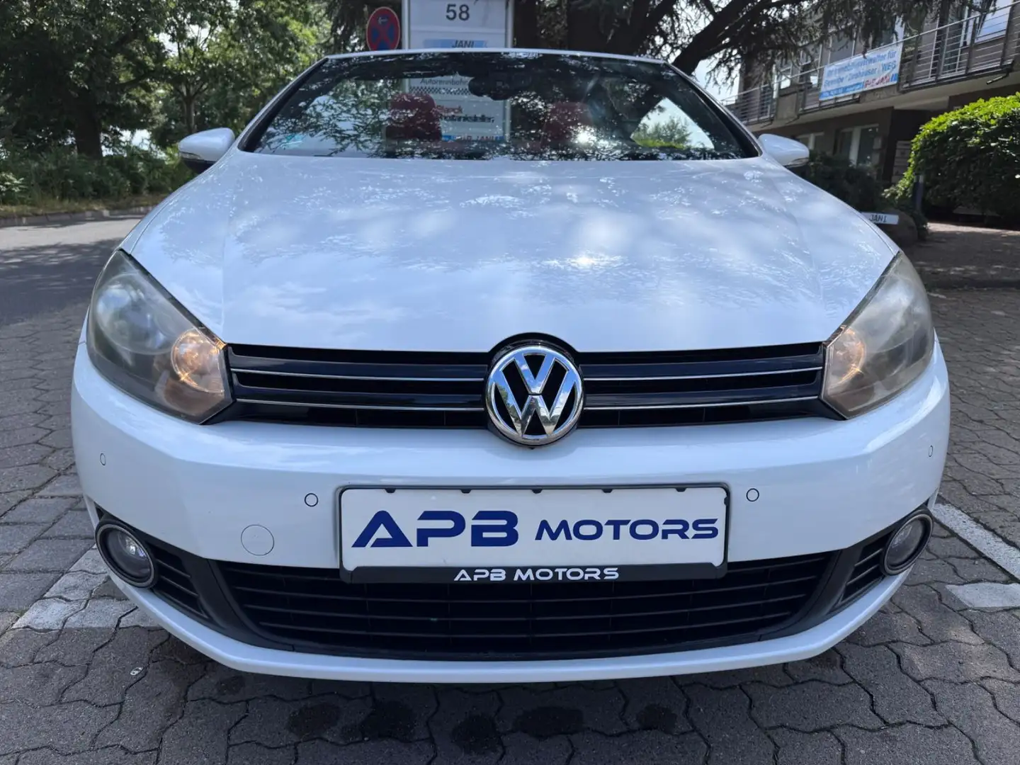Volkswagen Golf GOLF VI CABRIO BMT LEDER SITZHZG. TEMPO. PDC ALU Blanco - 2