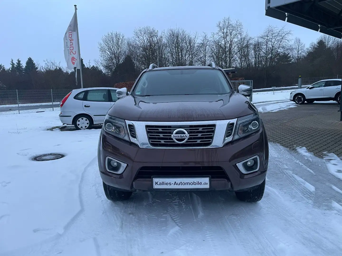 Nissan Navara NP300 Tekna Double Cab Hardtop 4x4 Brun - 2
