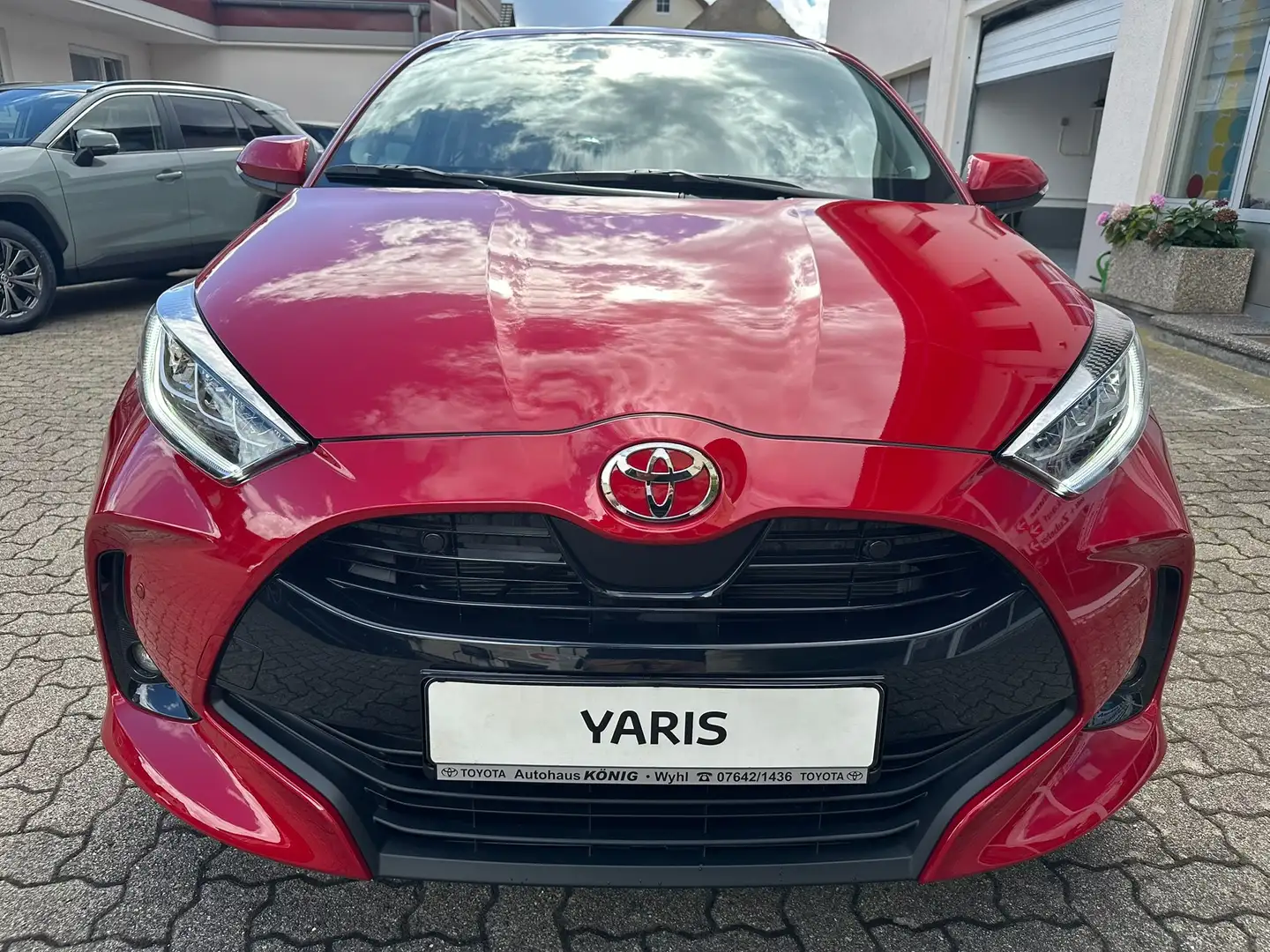 Toyota Yaris Hybrid 1,5L 116PS Active Drive Rojo - 2