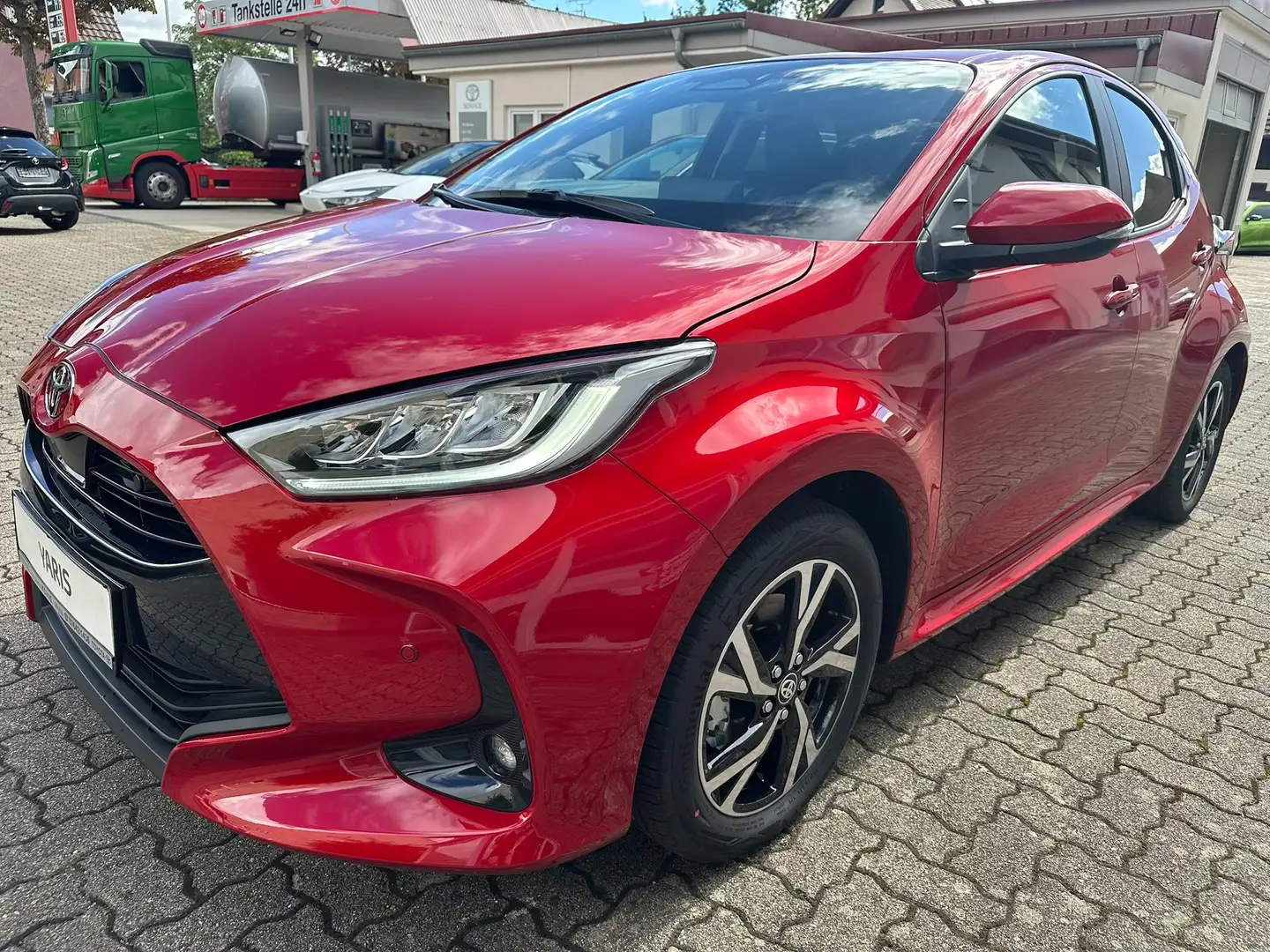 Toyota Yaris Hybrid 1,5L 116PS Active Drive Blau, Rot, Weiß Rouge - 2