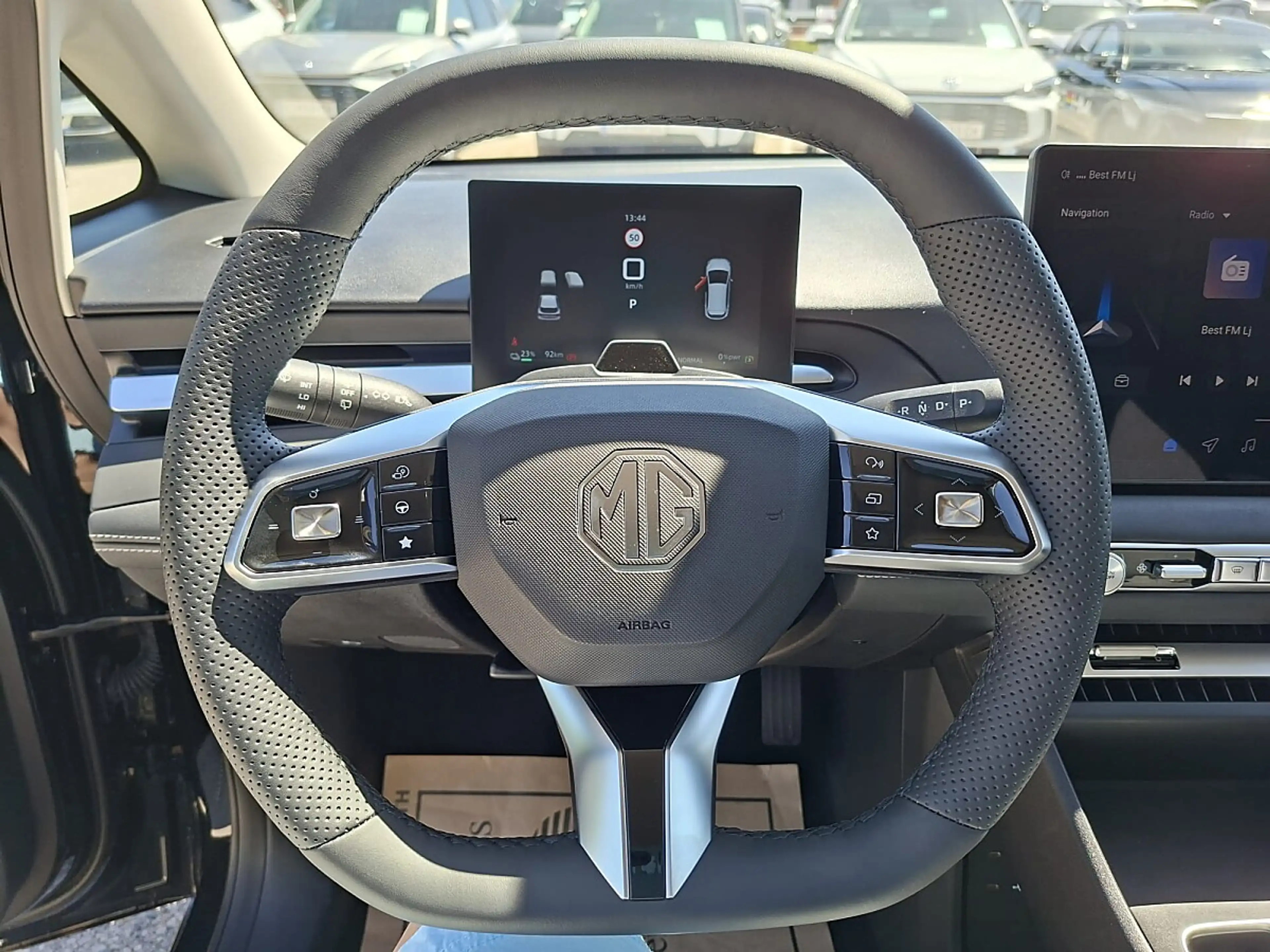 MG MG4 EV Urban 54 kWh Luxury — photo 15