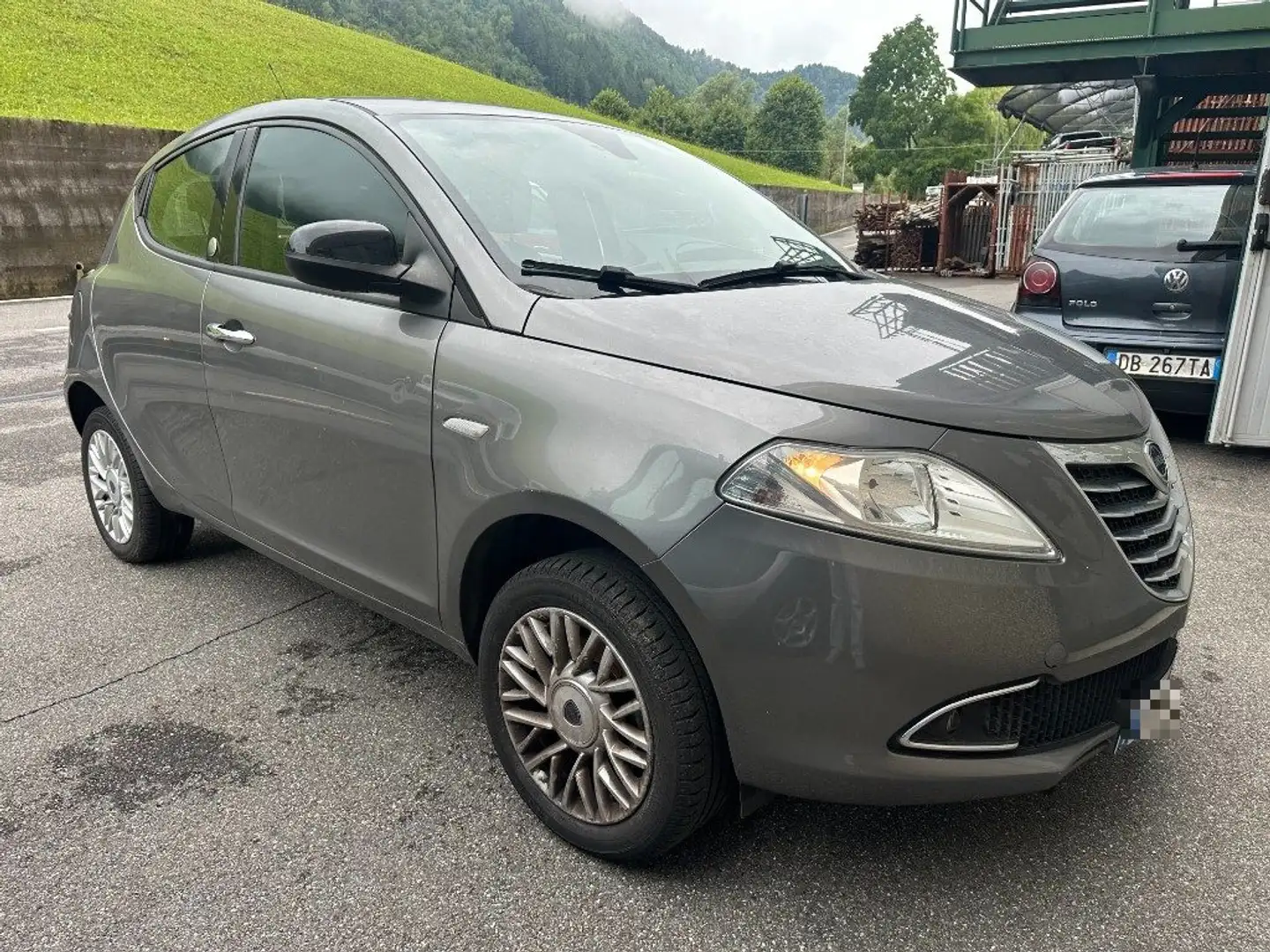 Lancia Ypsilon 0.9 TwinAir 85 CV 5 porte Metano Ecochic Silver Gri - 2