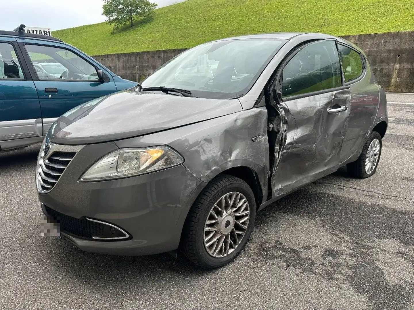 Lancia Ypsilon 0.9 TwinAir 85 CV 5 porte Metano Ecochic Silver Gri - 1