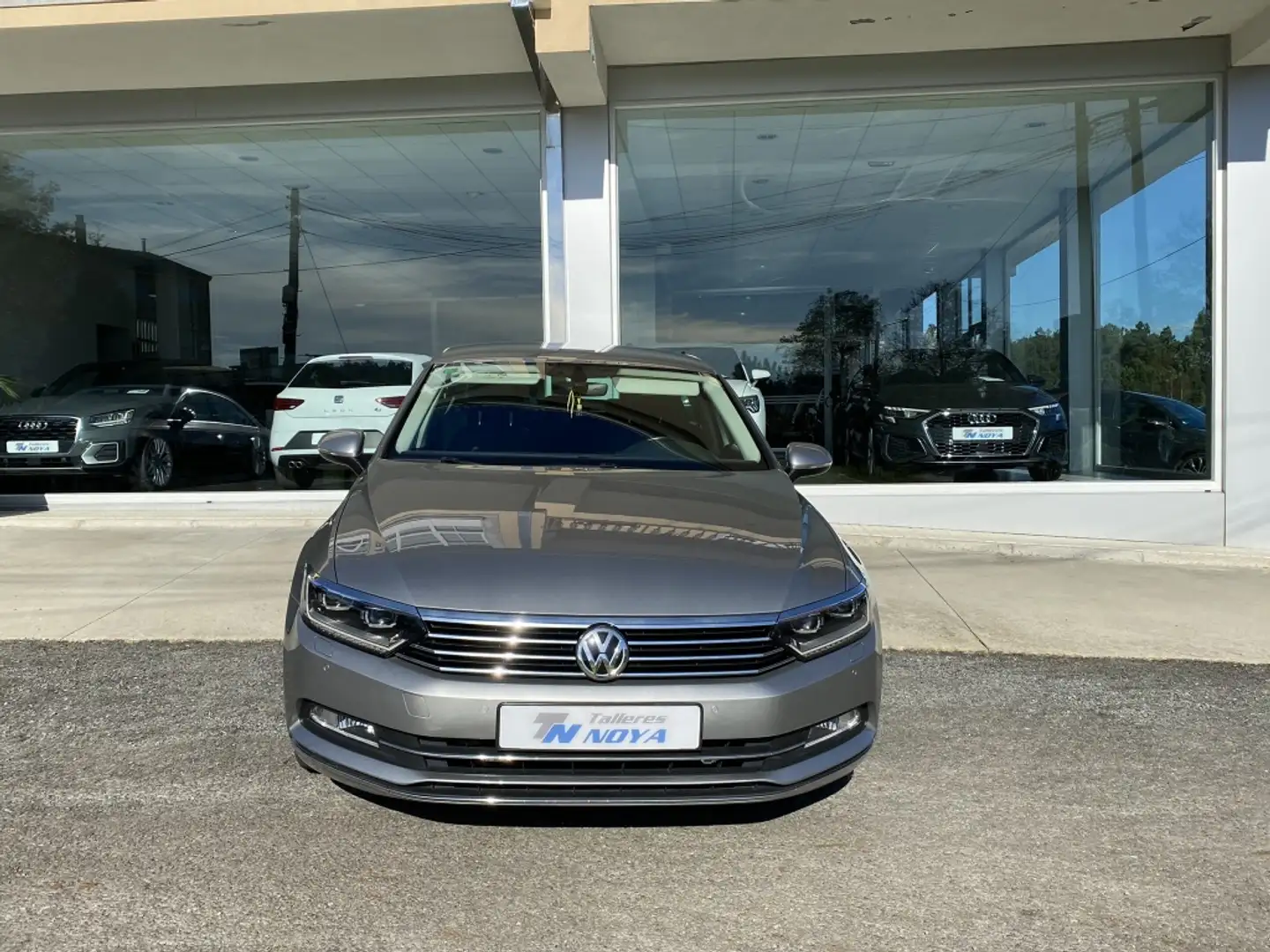 Volkswagen Passat 2.0TDI Sport 110kW Plateado - 2