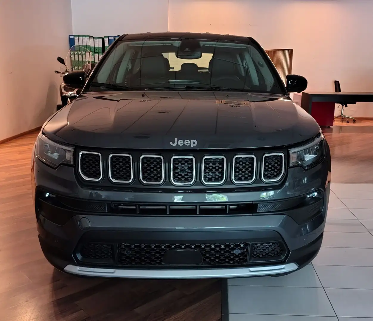 Jeep Compass 1.5 Turbo T4 130CV MHEV 2WD Altitude Szary - 2