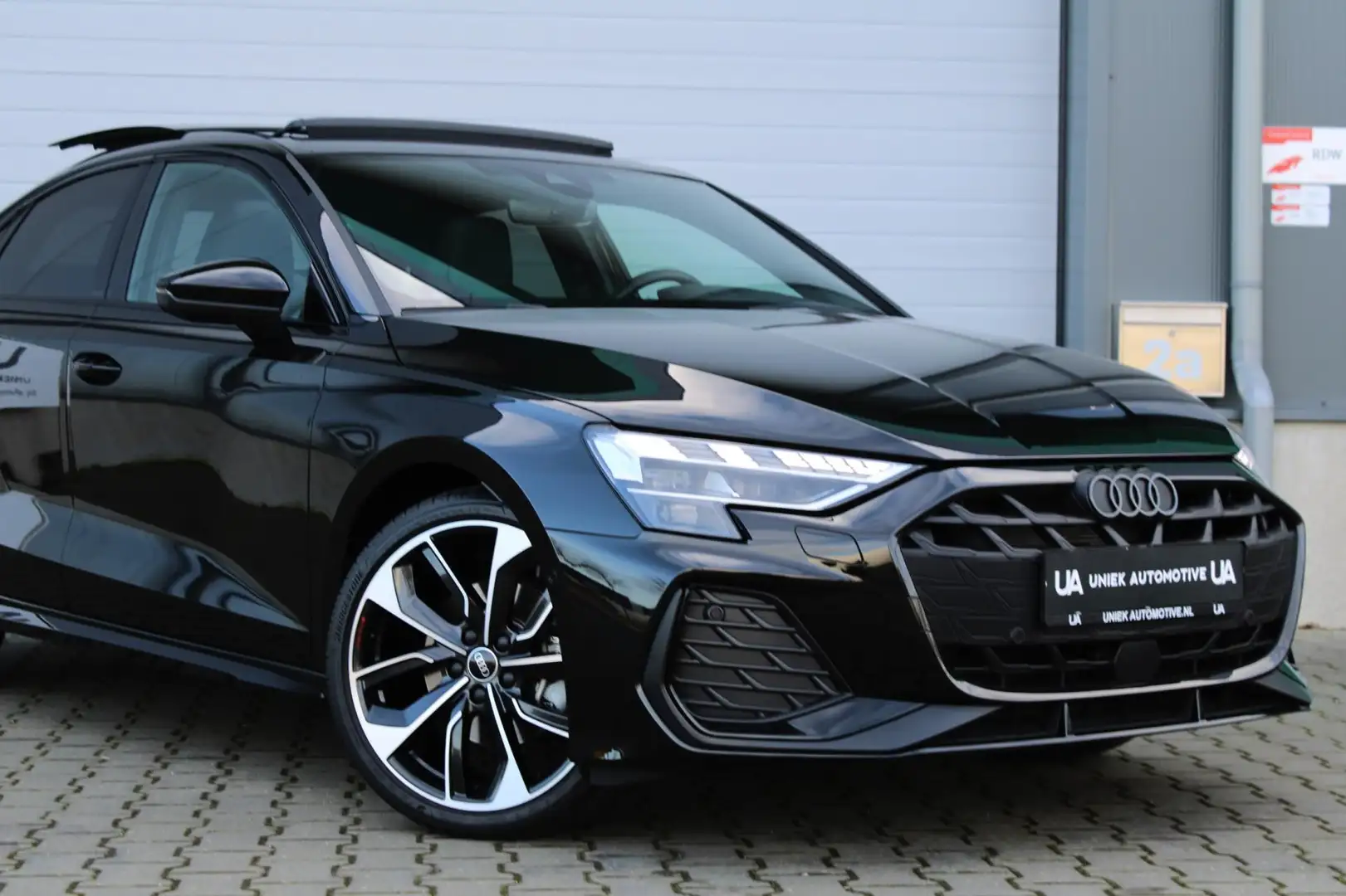 Audi A3 Limousine 35 TFSI | S-LINE | HUD | RS STOELEN | VO Noir - 2