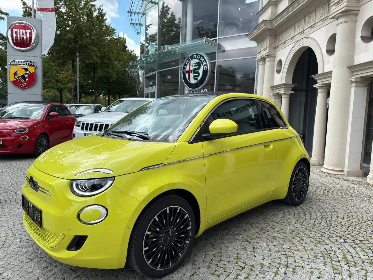 Fiat 500e La Prima Cabrio 42 kWh Jaune - 1