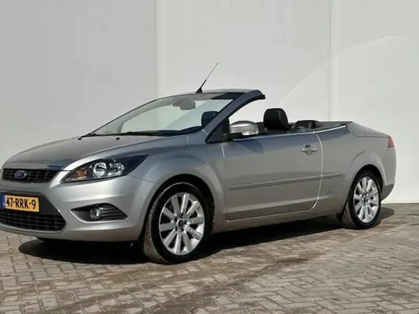 Ford Focus CC Coupe-Cabriolet 1.6 16V Trend srebrna - 1