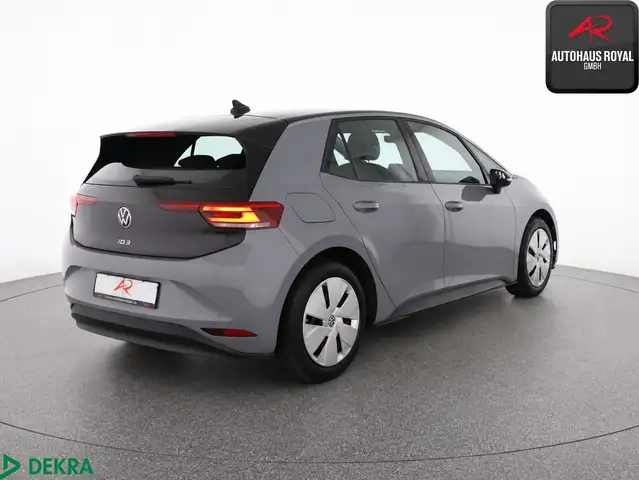 Volkswagen Id.3 view 5