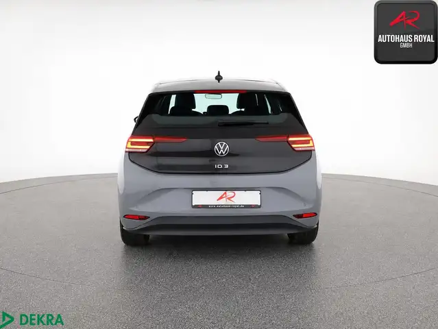 Volkswagen Id.3 view 4