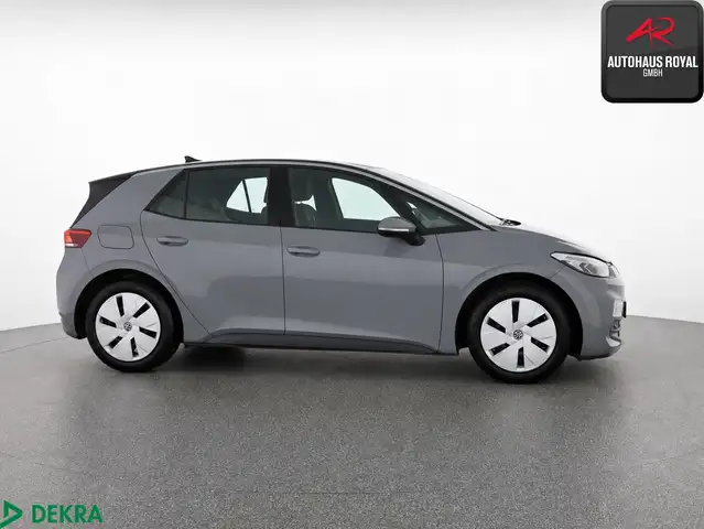 Volkswagen Id.3 view 6