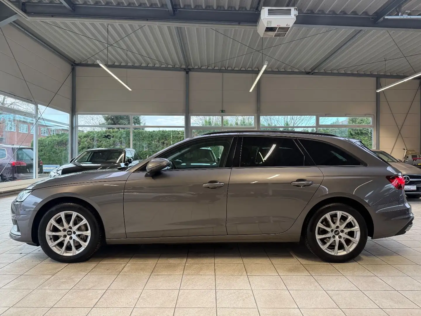 Audi A4 Avant 40 TDI /1Hd/R-Cam/ACC/LED/AHK/3-Zone Grau - 2