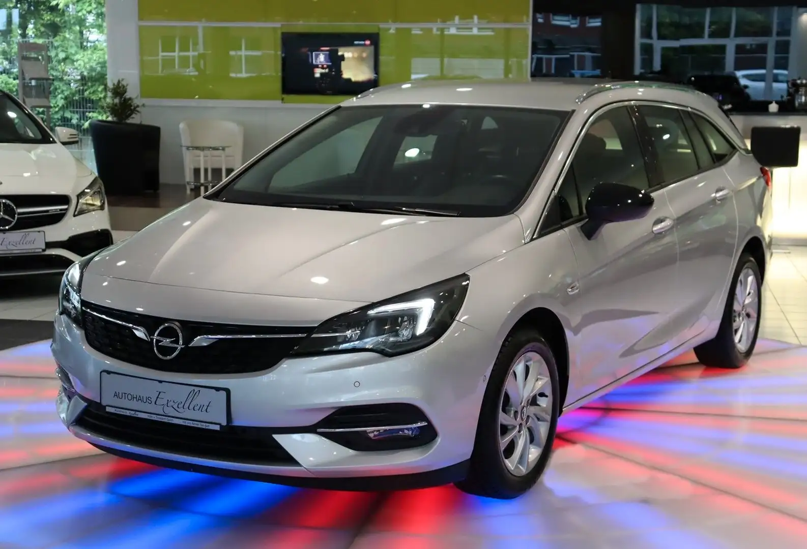Opel Astra Sports Tourer Elegance*LEDER*NAVI*SHZ*ALU* Silber - 1