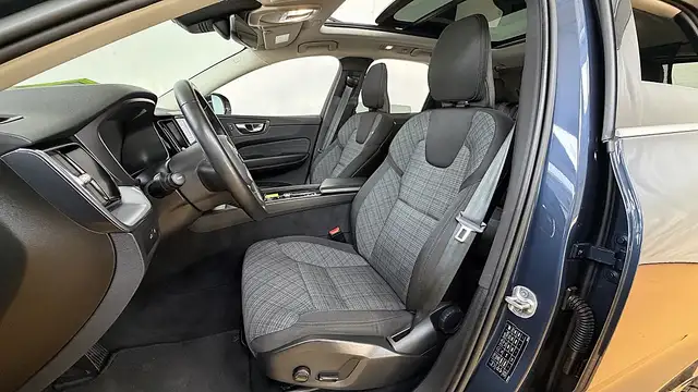 Volvo XC60 view 23