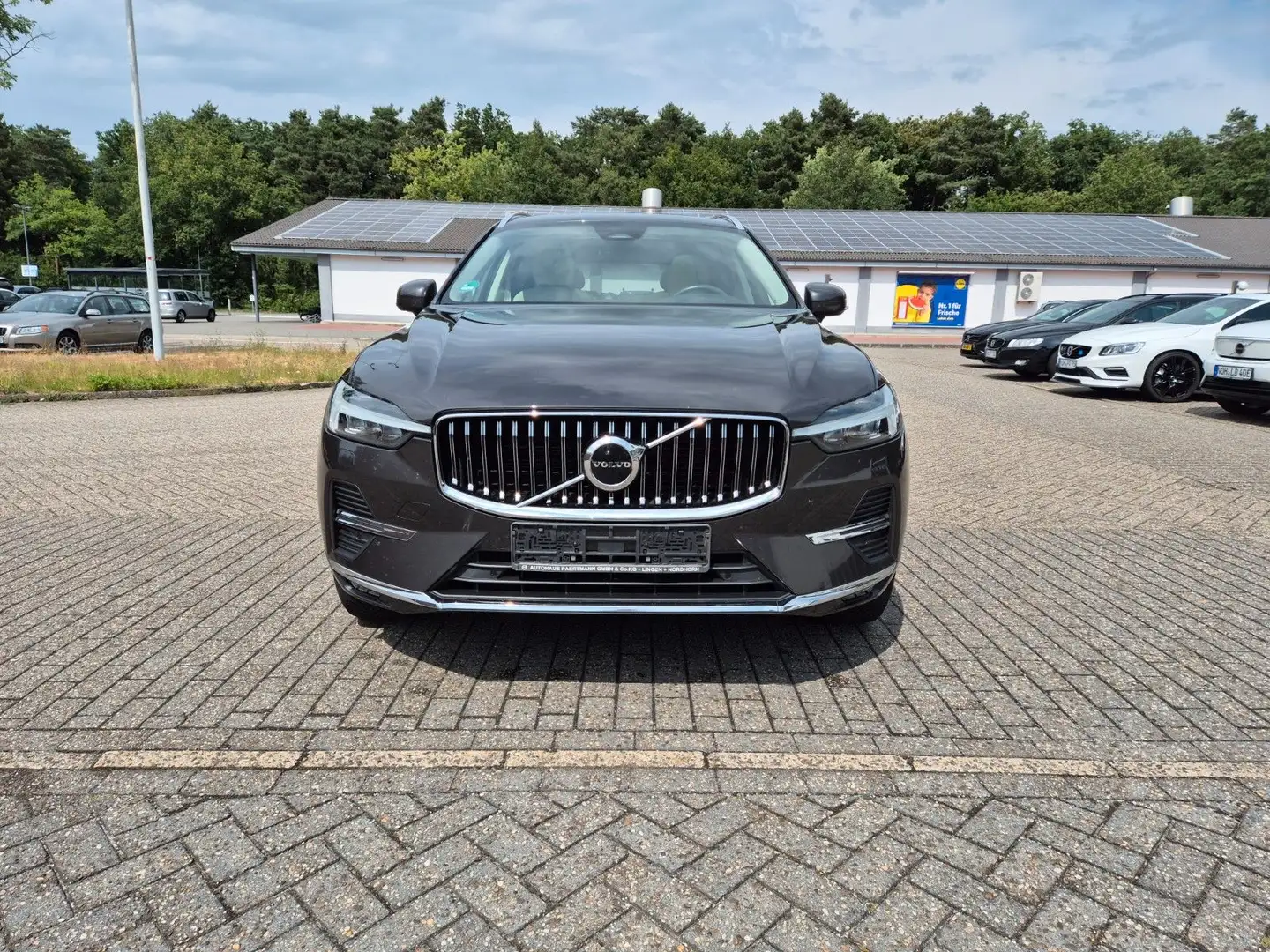 Volvo XC60 Inscription AWD B5 Diesel Grau - 2