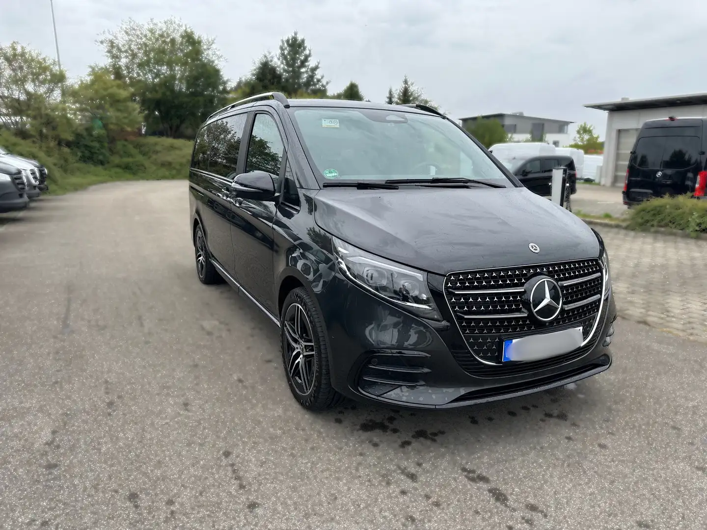 Mercedes-Benz V 300 d 4MATIC AVANTGARDE Lang+AHK+Kamera+Pano Grau - 2