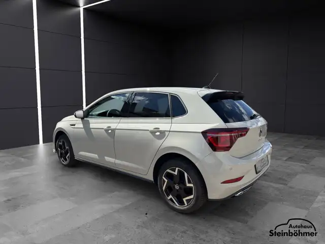 Volkswagen Polo view 4