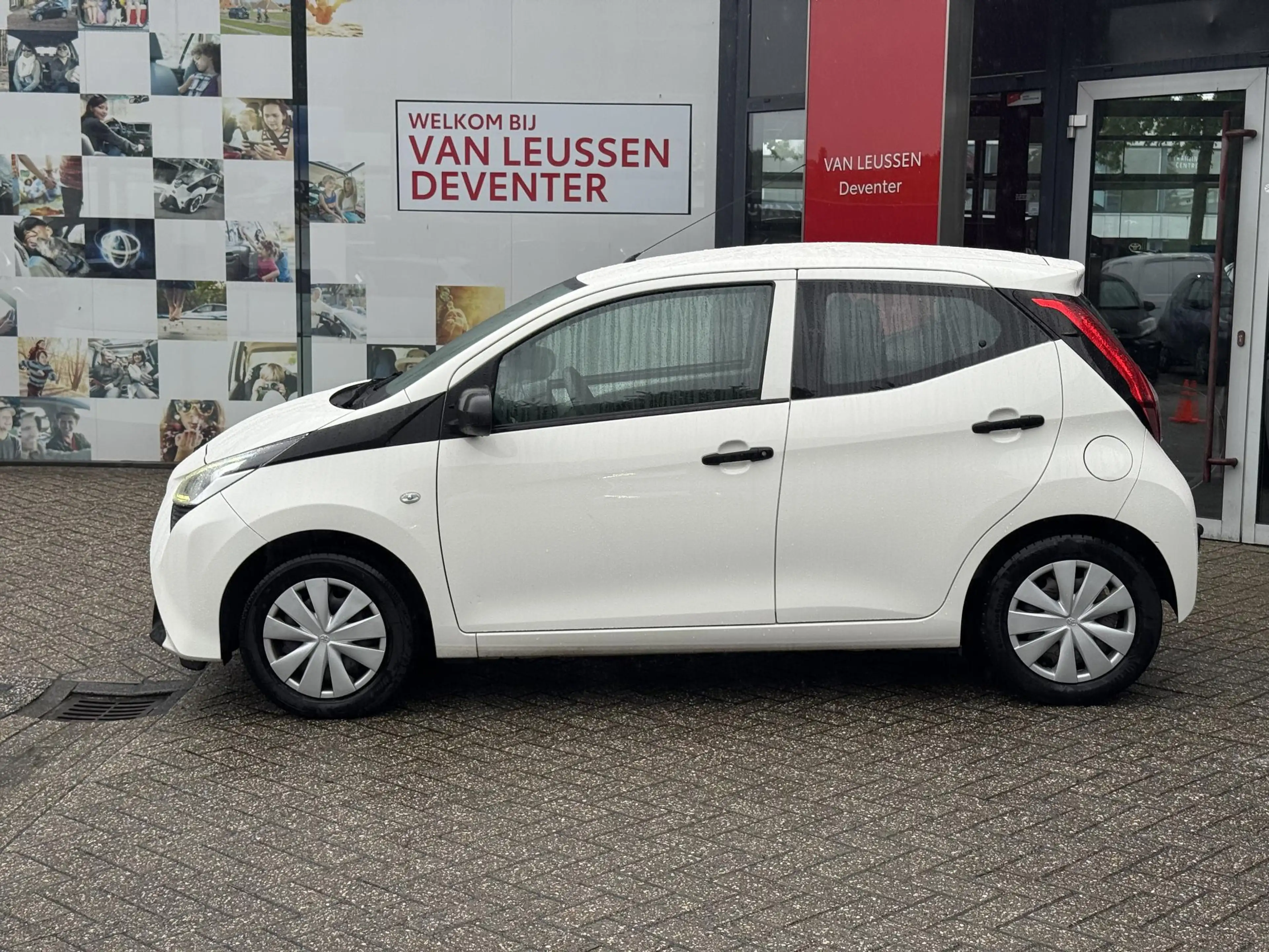 Toyota Aygo 1.0 VVT-i x-fun TREKHAAK AIRCO NL-AUTO — photo 2