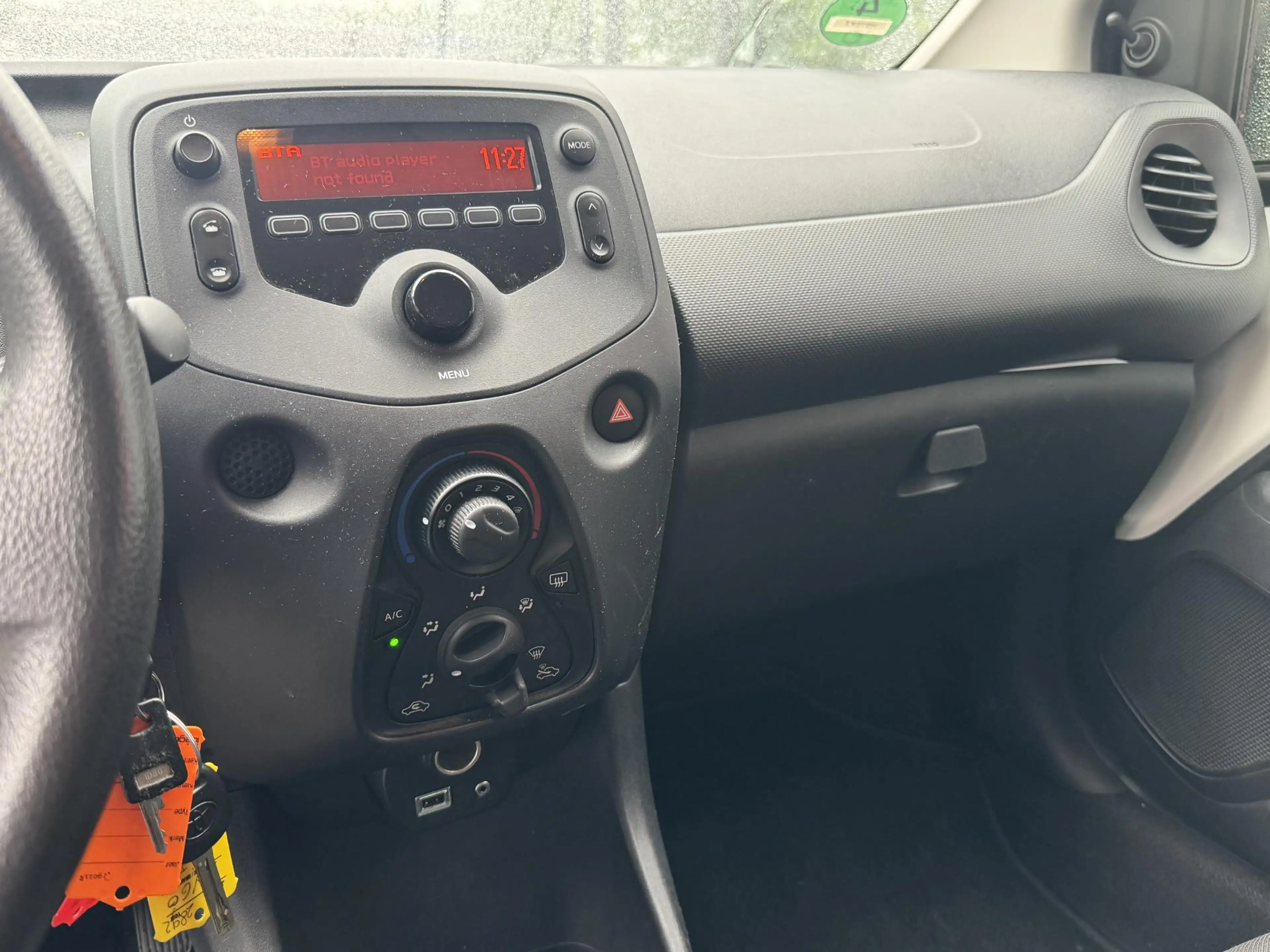 Toyota Aygo 1.0 VVT-i x-fun TREKHAAK AIRCO NL-AUTO — photo 12